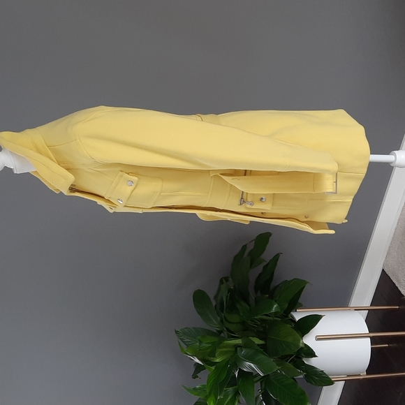 Beautiful bright yellow jacket - Picture 2 of 13